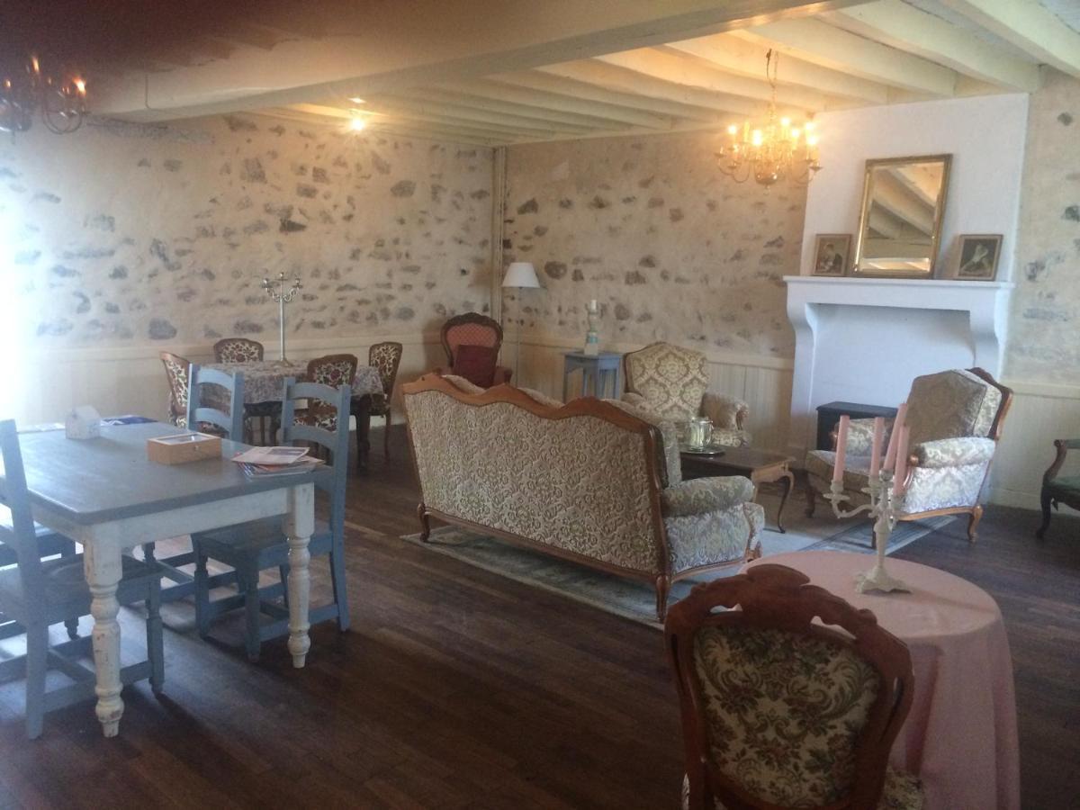 Chambres D'Hotes La Chaumiere Coulonges  Exteriér fotografie