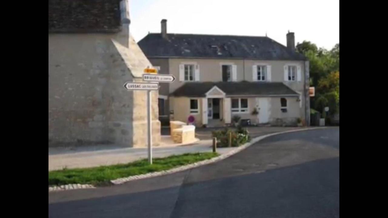 Chambres D'Hotes La Chaumiere Coulonges  Exteriér fotografie